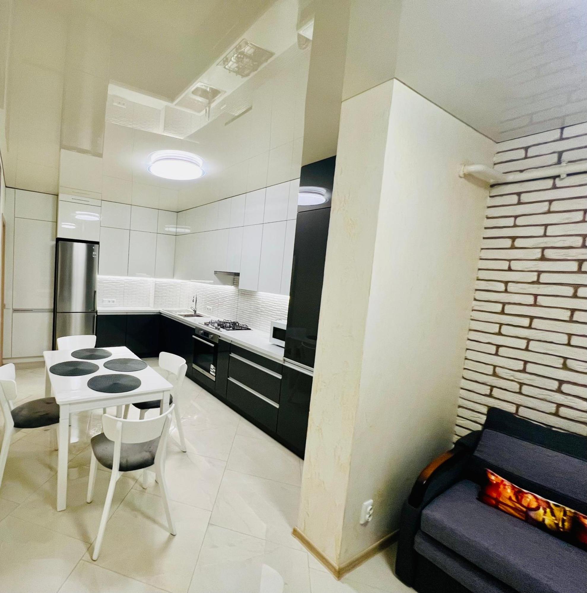 Apartamento Шевченка,60 - Семицвіт Leópolis Exterior foto